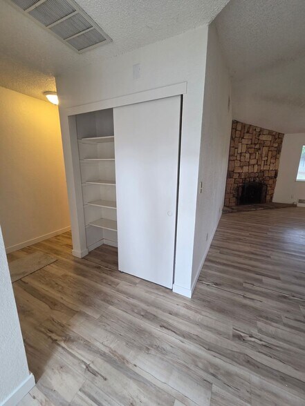 Building Photo - House: 3 Bedroom / 2 Bathroom - Loomis