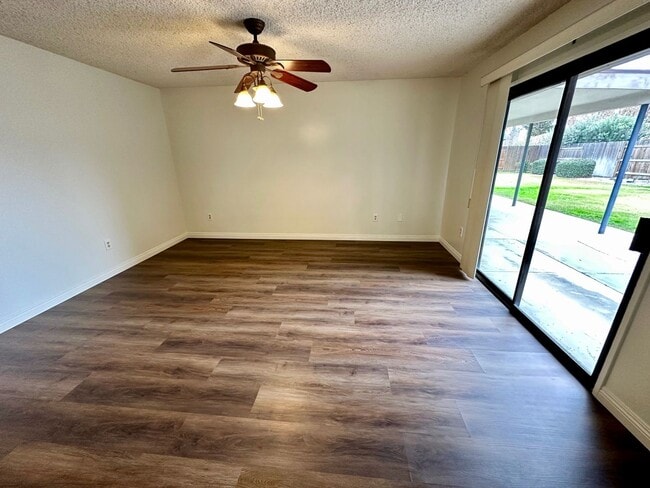 Building Photo - Haggin Oaks Cul De Sac Beauty! Best Schools and Shopping! 3Bed 2Bath $2,750Rent $2,750Deposit App...