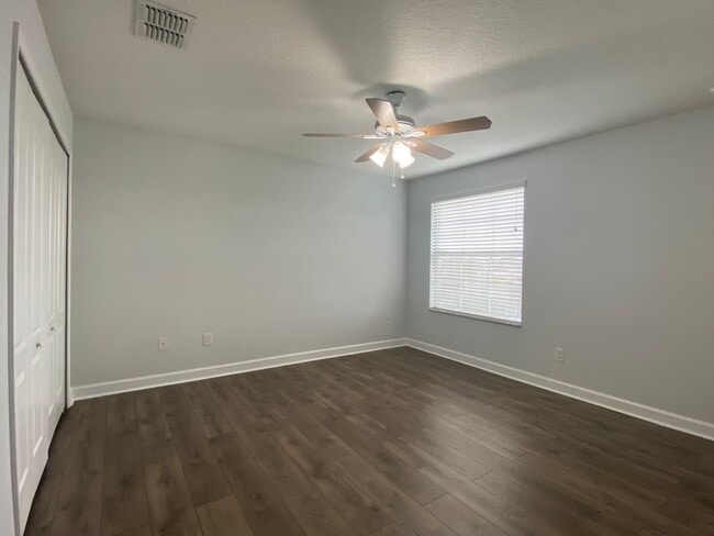 Building Photo - Spacious Waterfront 4BD/2.5BA Single Family Home in Orlando FL!