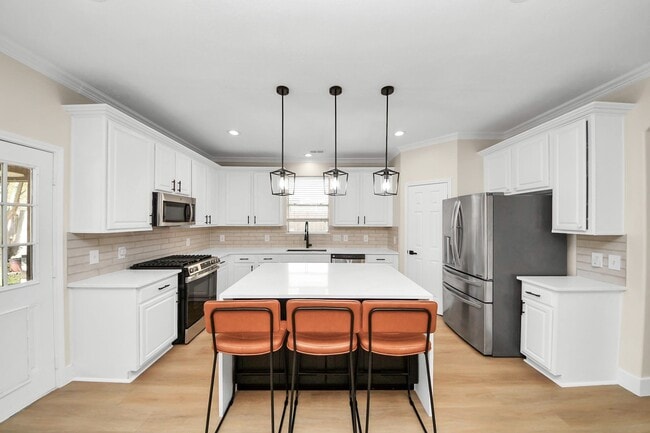 Building Photo - 811 Childers Ct