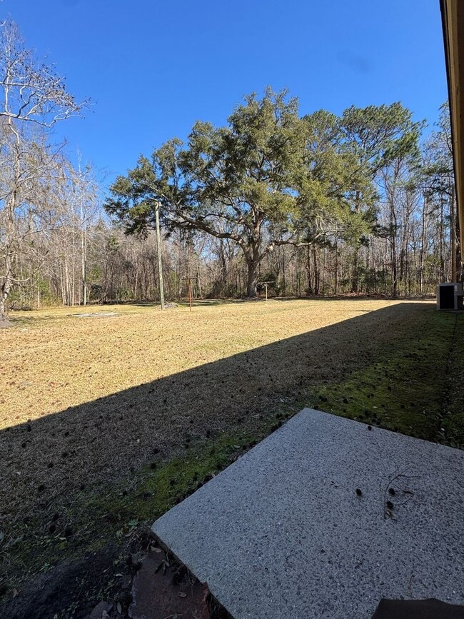 Building Photo - 3 BED | 2 BATH | TWO CAR GARAGE | LARGE FRONT AND BACK YARDS | AVAILABLE NOW