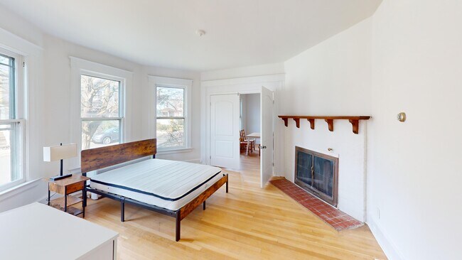 Building Photo - 13 Mozart St