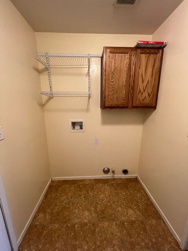Building Photo - Beautiful NW Home for Rent 3+2 $2,300