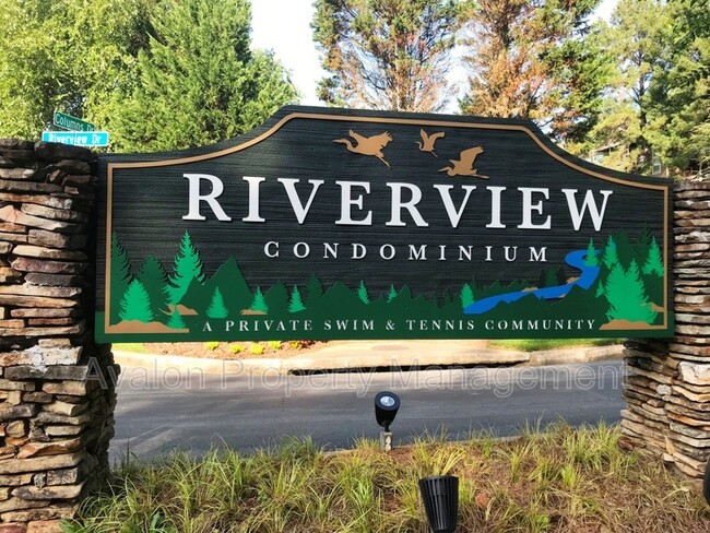 Building Photo - 1104 Riverview Dr