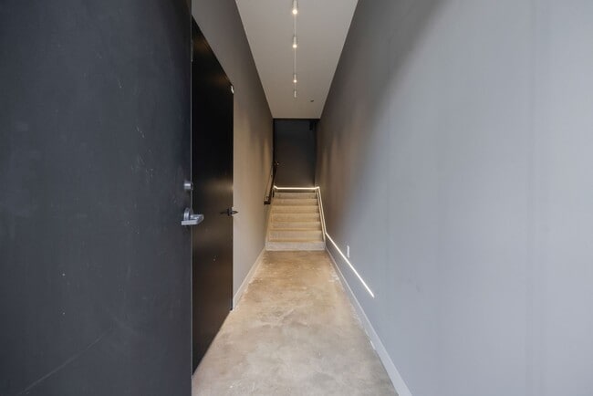 Building Photo - 908 White St