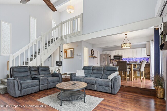 Building Photo - 1379 Winding Way