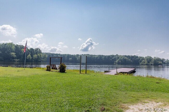 Building Photo - 2 Bedroom, 2 Bath Home located in Tanglewood Shores