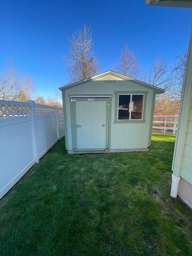 Building Photo - 3 Bedroom Home in North Albany!