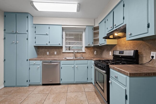 Building Photo - 8598 Cornell Dr