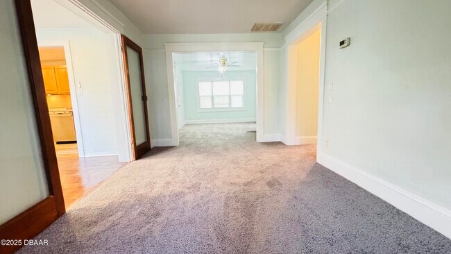 Building Photo - 215 Glenview Blvd