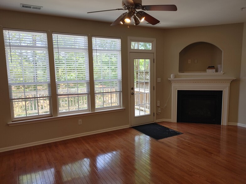 Rear of 2nd floor and deck - 116 Vintage Dr