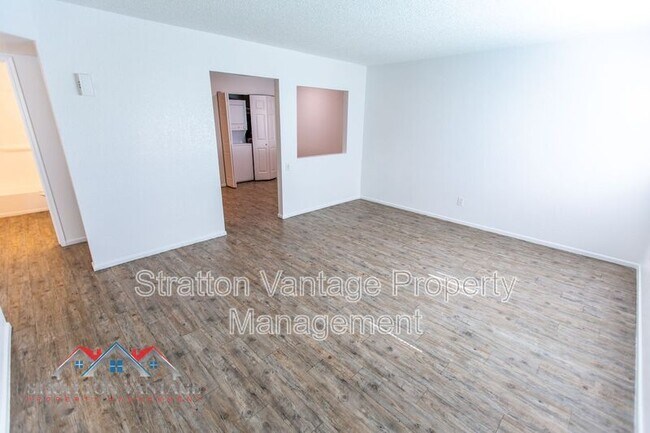 Building Photo - 863 W Ray Rd