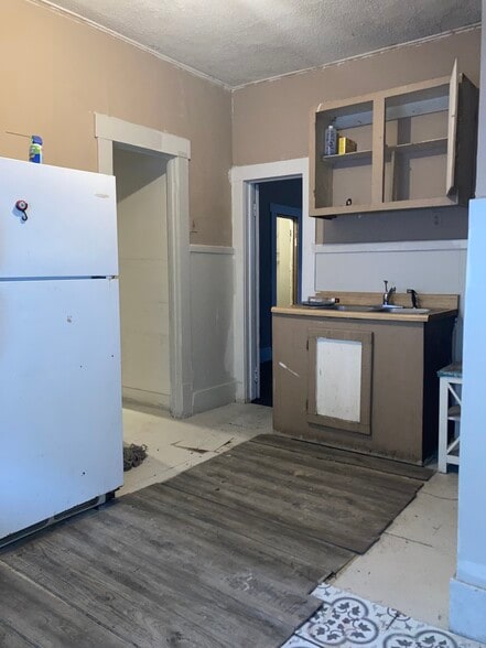 Building Photo - 1628 E Grand Ave