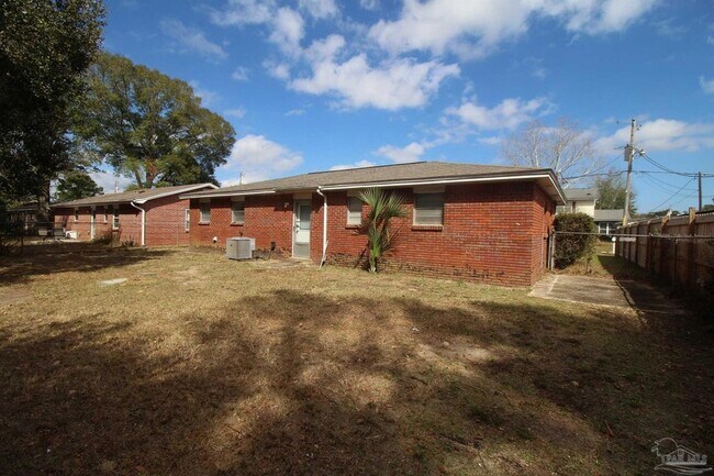 Building Photo - 3219 Fresno Ave