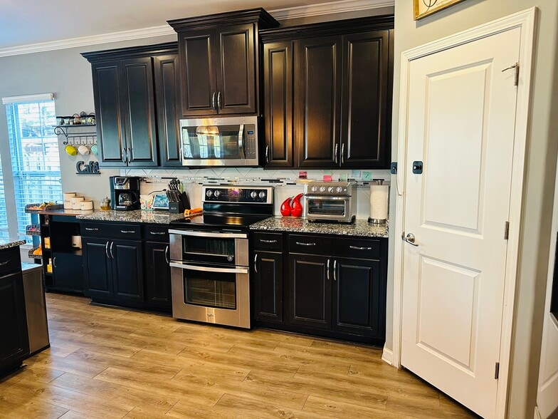 Building Photo - 226 Willow Point Cir