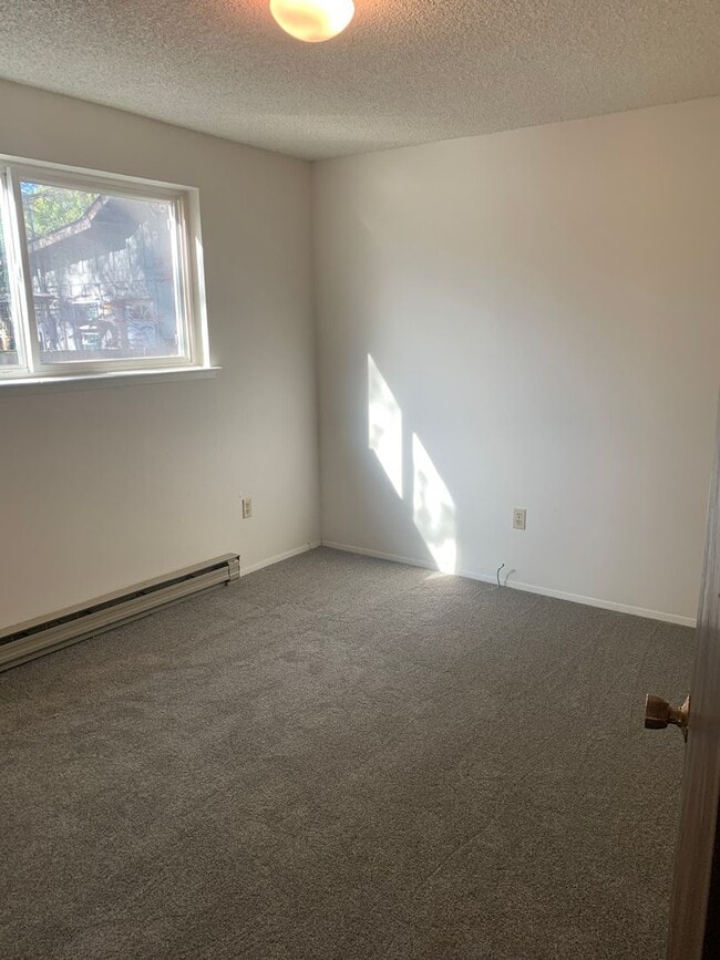 Building Photo - Downtown Puyallup charmer