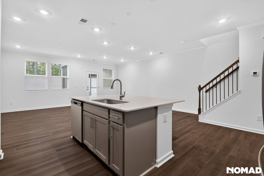 Building Photo - 104 Tree Moss Ct