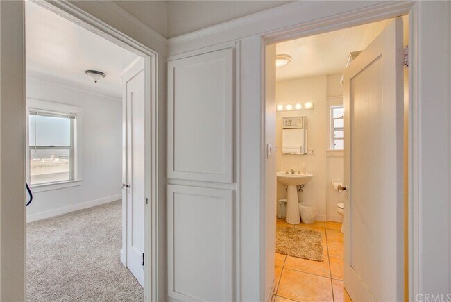 Building Photo - 223 24th St