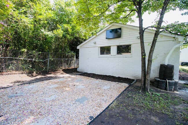 Building Photo - Stunning 3 Bedroom, 2 Bathroom in West Col...