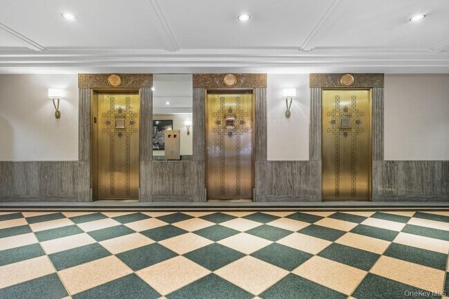 Building Photo - 433 W 34th St.