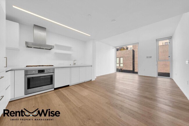 Building Photo - 450 Hayes St