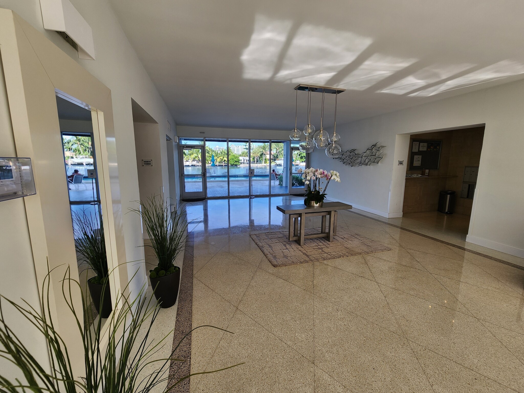 Building Photo - 9381 E Bay Harbor Dr