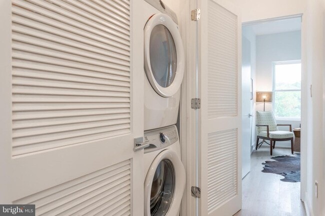 W/D - 4017 Davis Pl NW