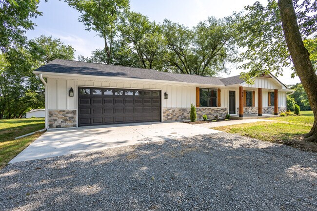 Building Photo - 25 Poplar Hill Dr