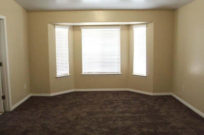 Building Photo - Southwest 5 bed 3 bath home