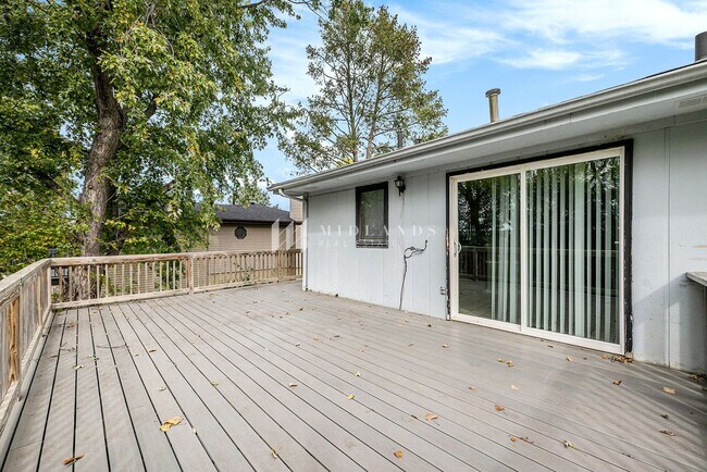 Building Photo - 3 Bedroom Bellevue Home