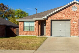 Building Photo - 6412 Temora Loop