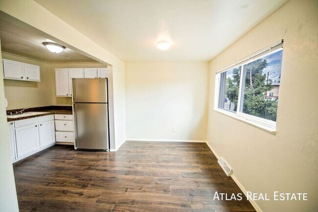 Building Photo - ***COMING SOON!***  Bright and Airy 2bd/1....