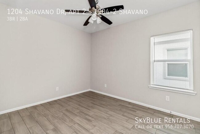 Building Photo - 1204 Shavano Dr