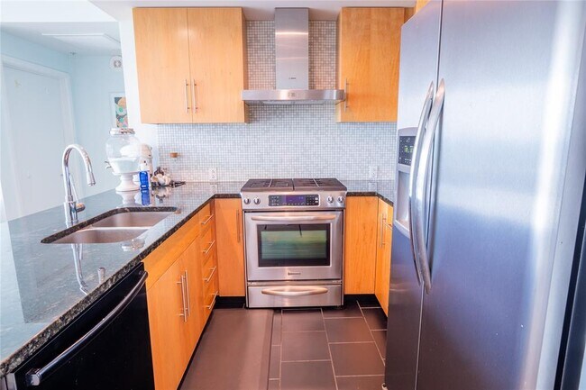 Building Photo - 300 Bowie St