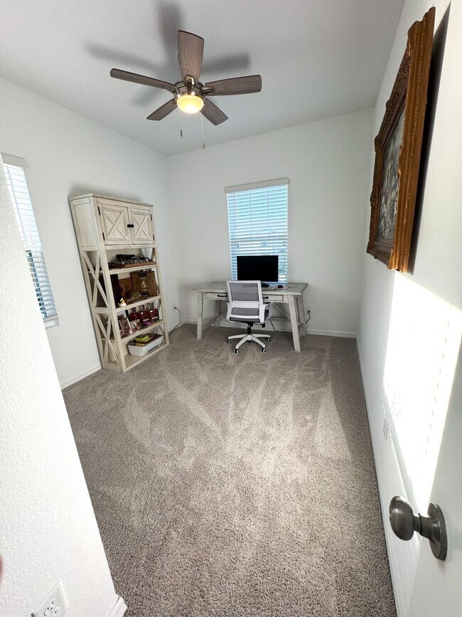 Building Photo - 3 BR/  2.5 BA  Townhome - ANNIES WALK