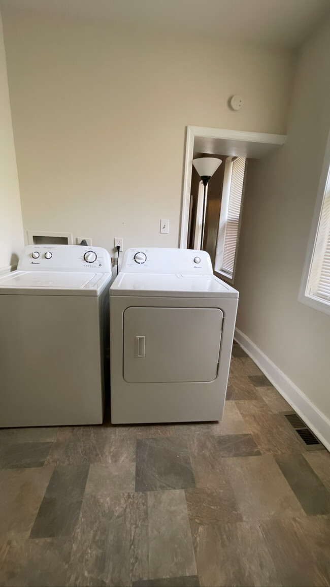 Laundry room - 1215 W 7th St