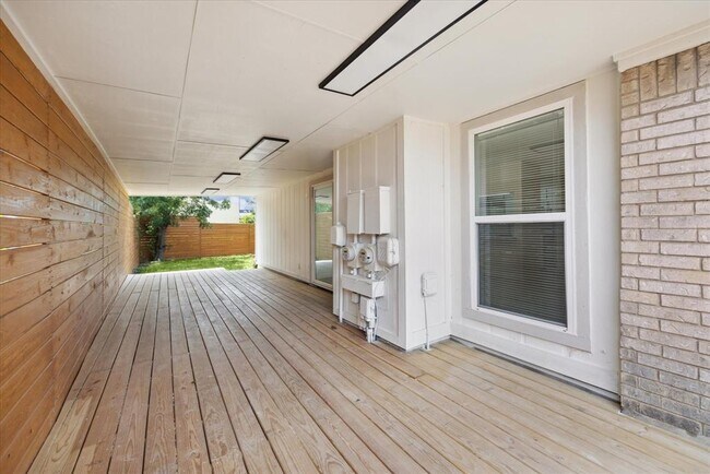 Building Photo - 3609 Leafield Dr