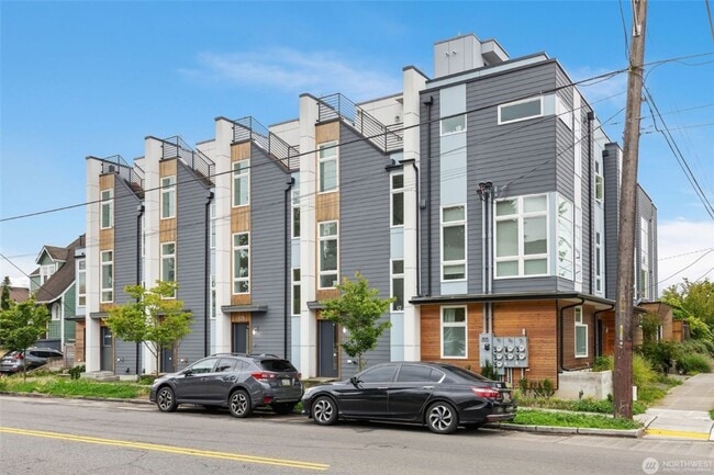 Building Photo - 2Bd/2Ba Seattle Townhouse