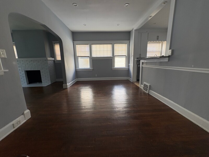 Building Photo - 2313 Grandview Ave