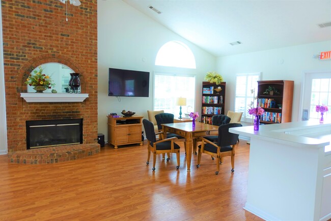 Building Photo - 303 Heritage Club Dr