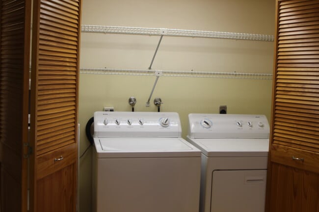 Building Photo - 237 Green Lea Pl