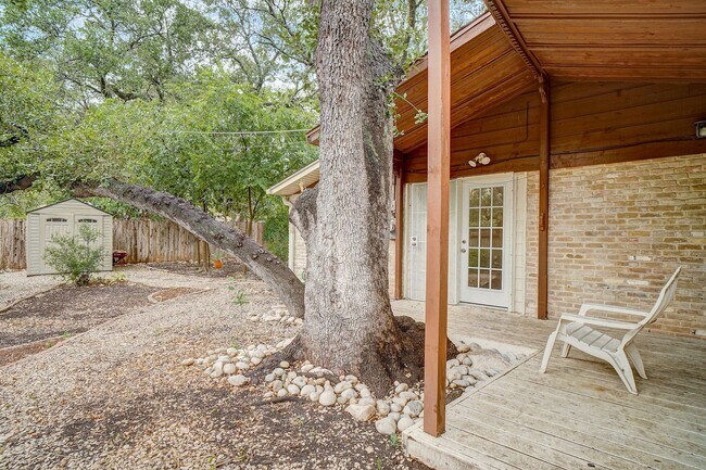 Building Photo - Welcome to this beautiful 3-bedroom, 2-bat...