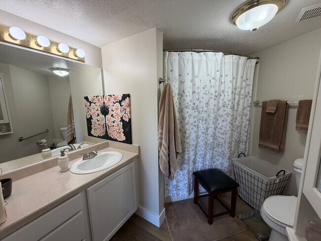 Building Photo - Charming 55+ Condo with Indoor Pool & Mountain Views in American Fork