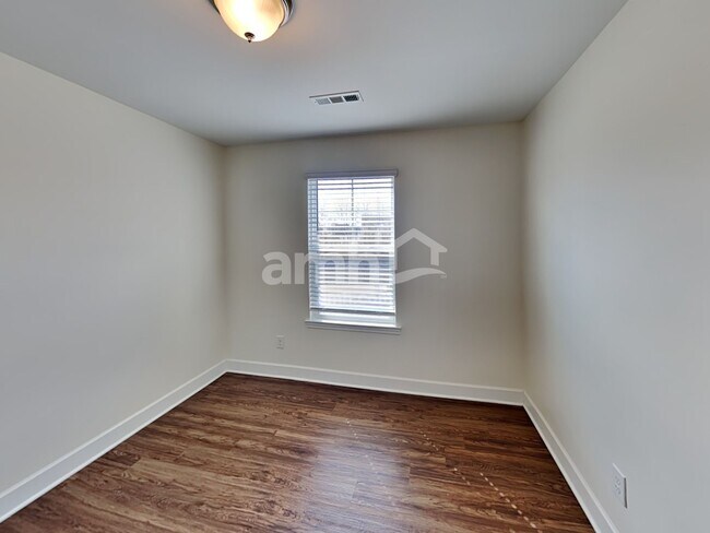 Building Photo - 5290 Lake Maxwell Dr