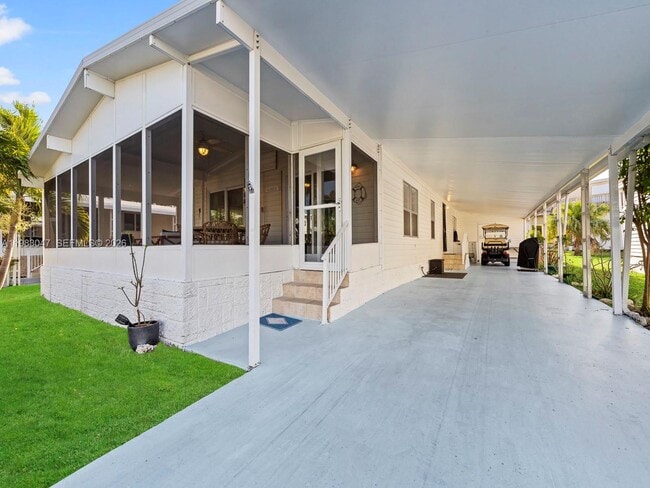 Building Photo - 806 S Jade Dr