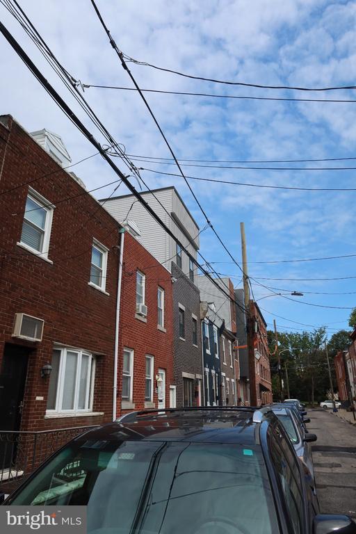 Building Photo - 1726 S Orianna St