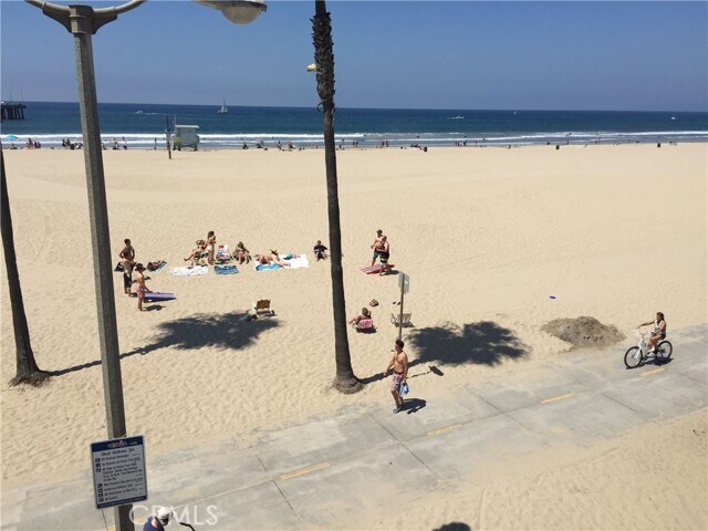 Building Photo - 3003 Ocean Front Walk