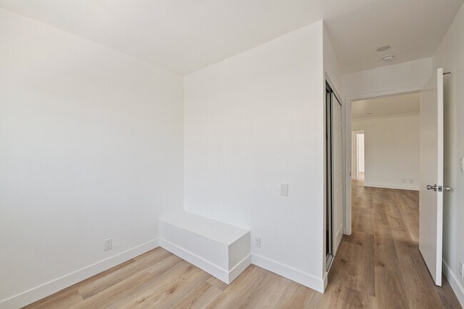 Building Photo - 1008 N Stanley-6
