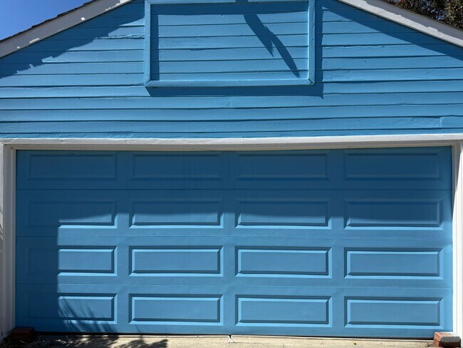 Building Photo - Pleasant Living in Pleasant Hill