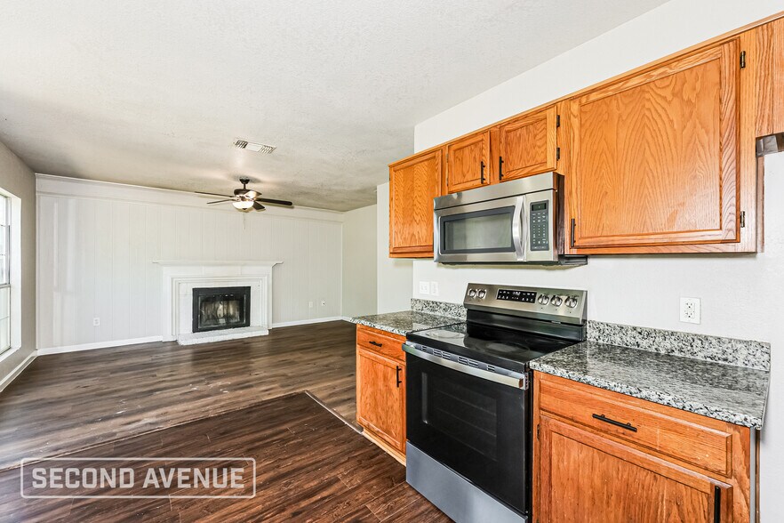 Building Photo - 2712 Creekwood Ln